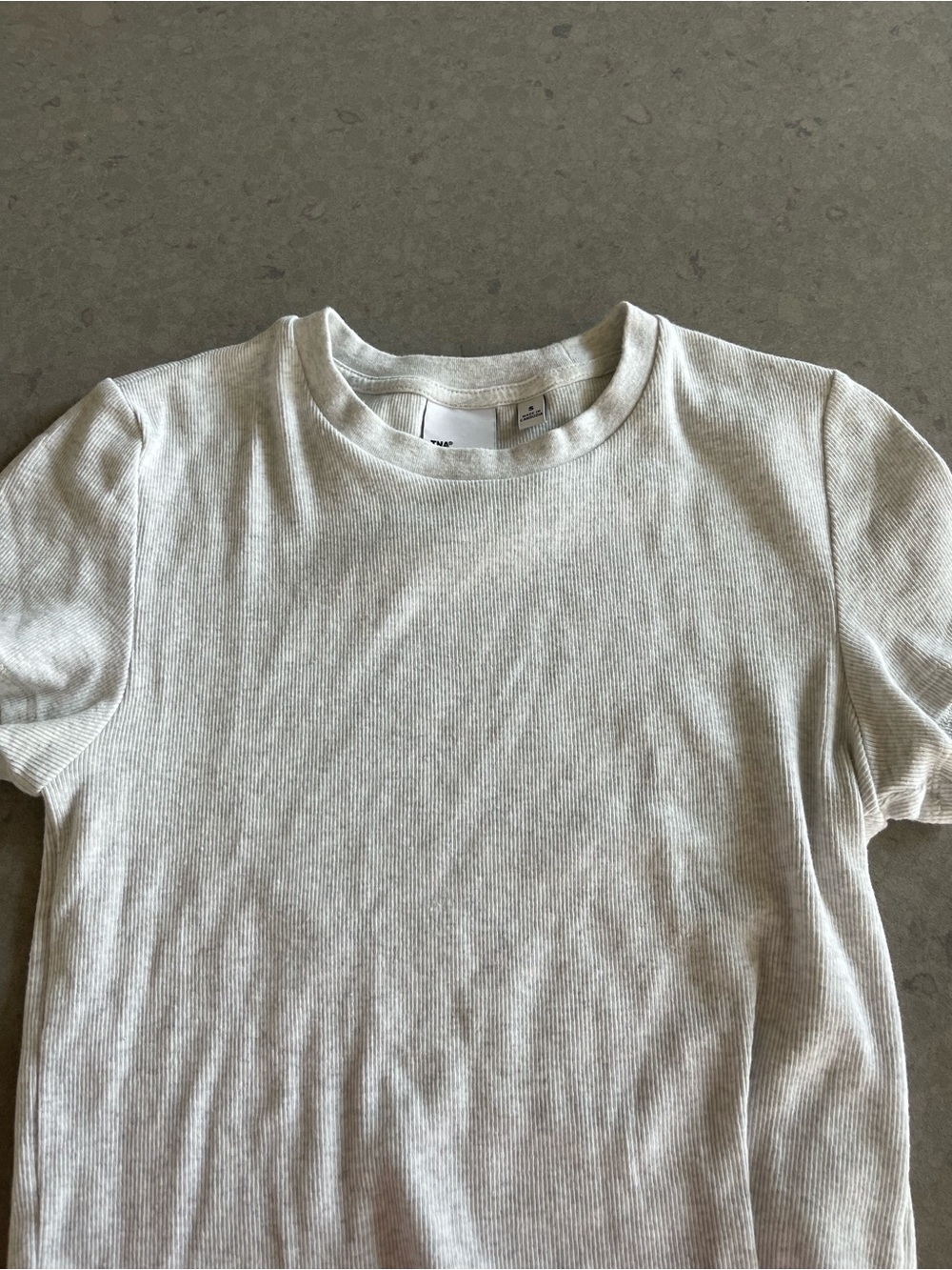 TNA Homestretch Rib Tune Waist T-Shirt Heather Cloud White - Picture 4 of 6